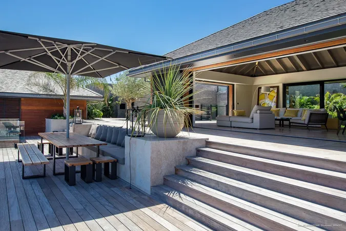Blackstone - Exterior