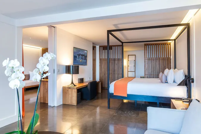Christopher - Ocean Spa Suite