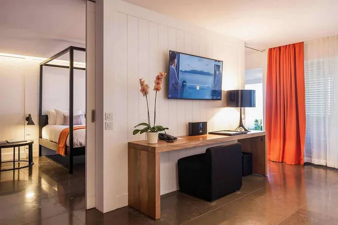Christopher - Ocean Spa Suite