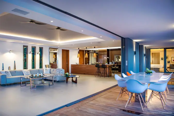 Legends B - Interior