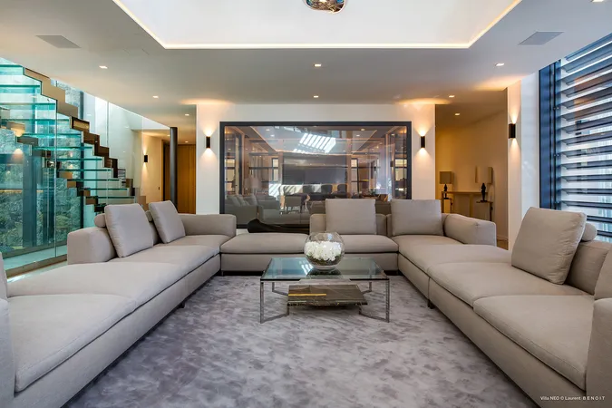 Neo - Intérieur
