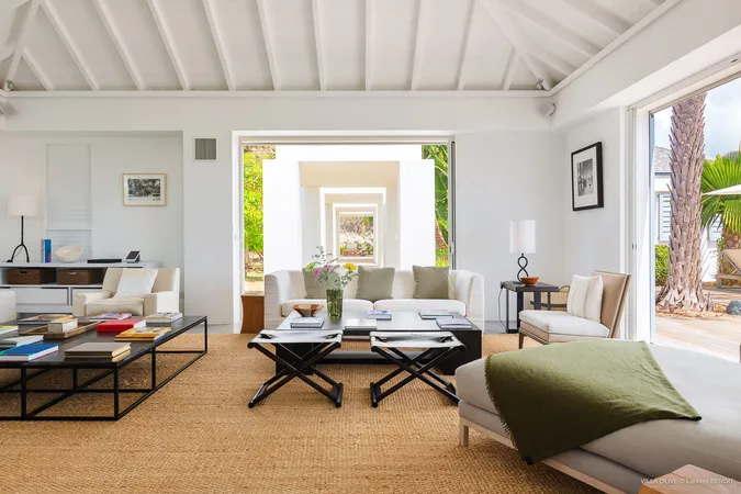 Olive - Interior