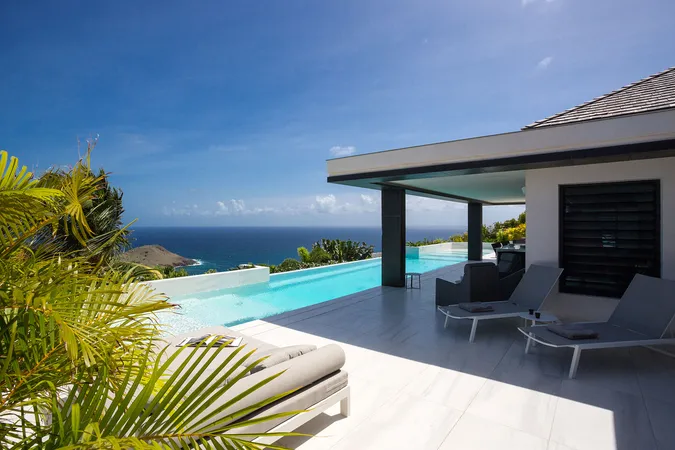Villa Rose Dog Exterior