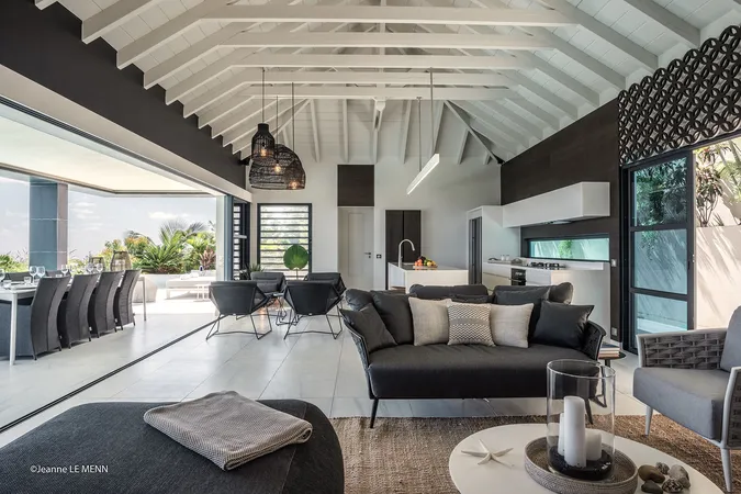 Villa Rose Dog Interior