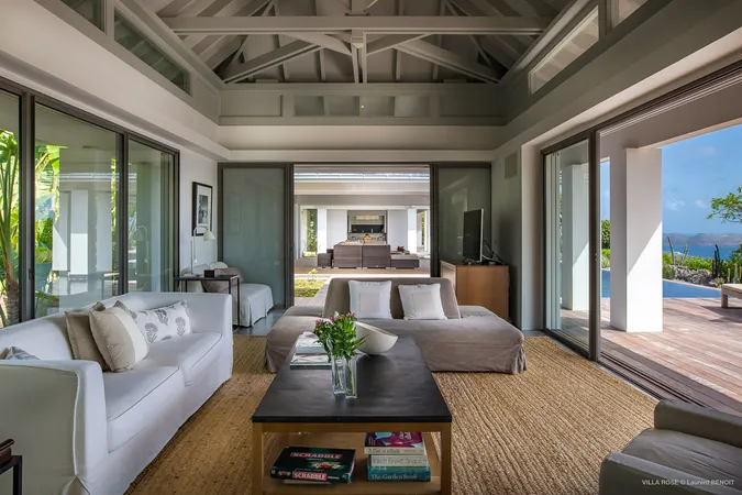 Rose - Interior