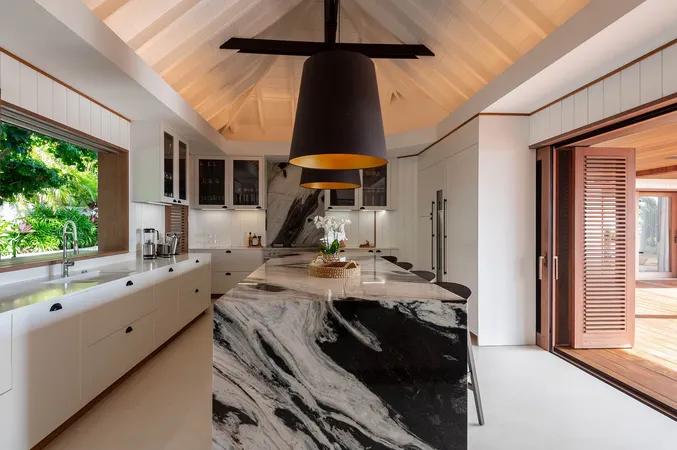 Aura - Interior