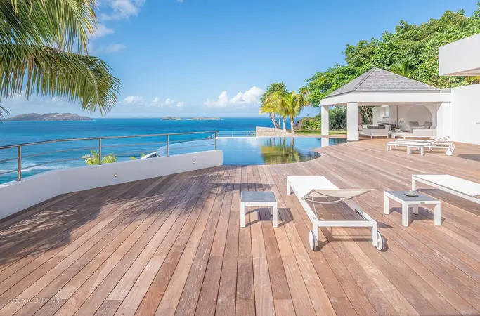 Coco - Exterior