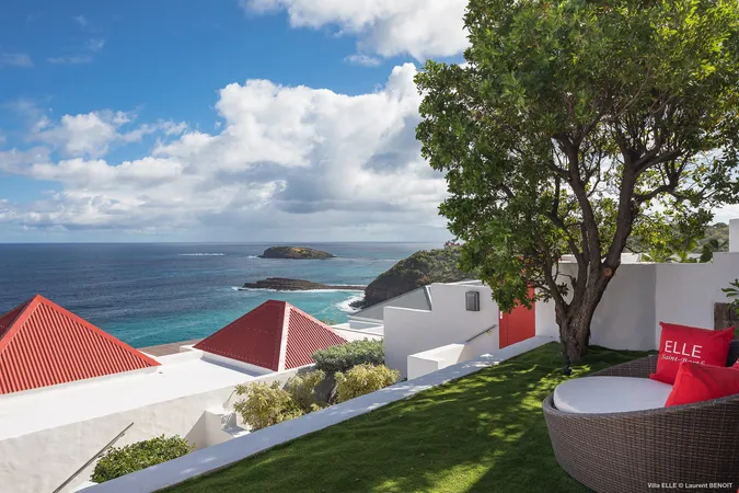 Elle - Exterior