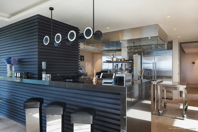 Felicita - Interior