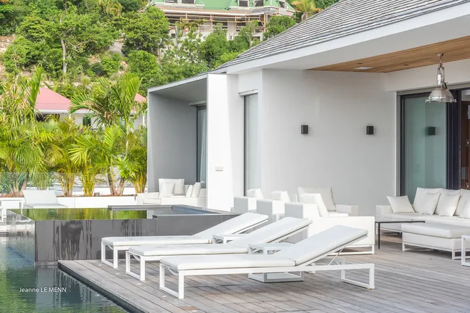 Golden Palm - Exterior
