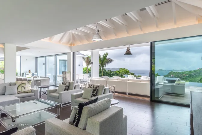 Golden Palm - Interior