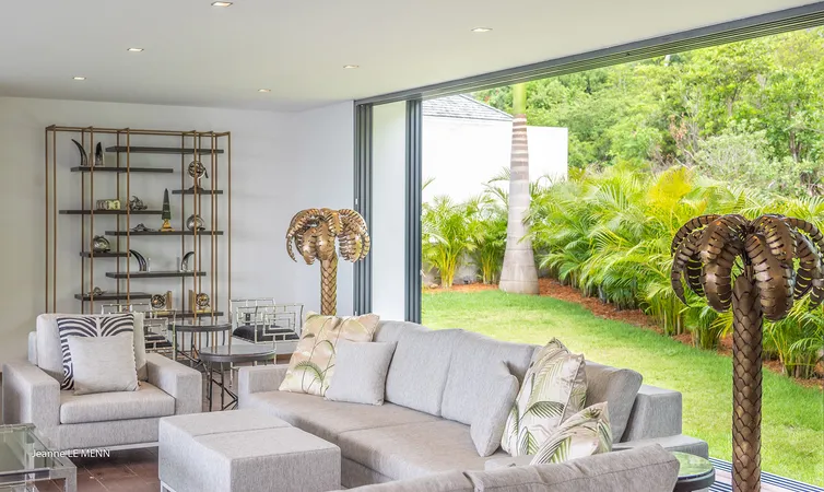 Golden Palm - Interior