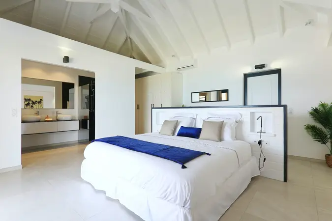 Savourez des nuits reposantes et des vues imprenables dans les chambres de la Villa North Waves